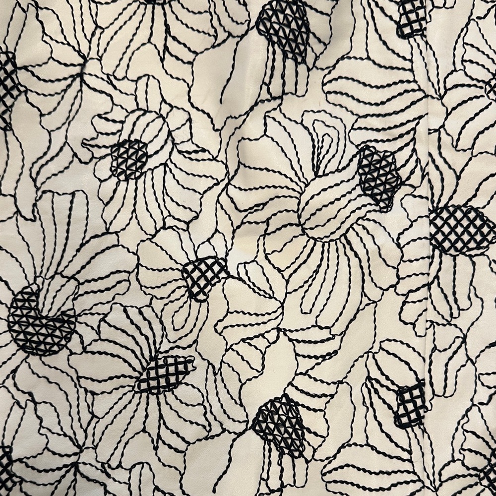 New Worth skirt in Floral Black and White. Perfect condition - Picture 8 of 9